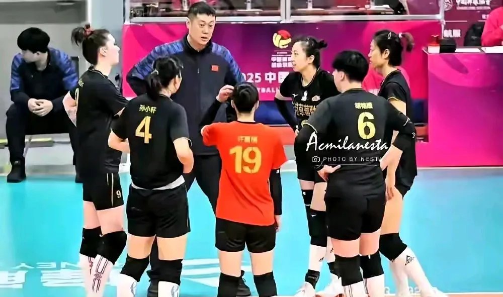 中国女排击败老对手马龙，晋级之路一路高歌
